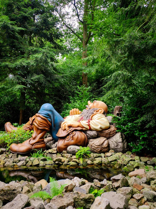 Reus van Klein Duimpje in het Sprookjesbos van de Efteling
